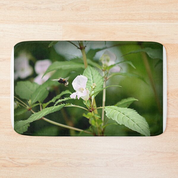 Item preview, bee and white wildflower designed and sold by Francespoppy.