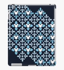 Indigo verstecktes Zeichen-Muster iPad-Hülle & Klebefolie