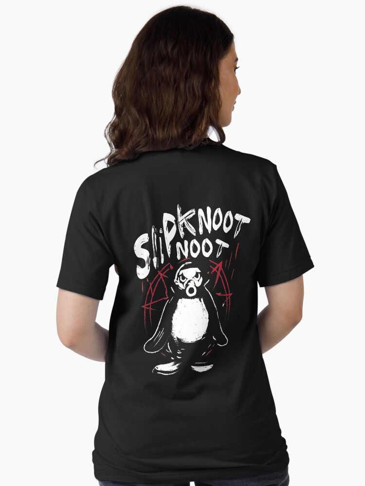 Imagen 1 de 7, Camiseta esencial con la obra Slipknoot noot pingüino death metal góticas hard rock, diseñada y vendida por Spanky3328.