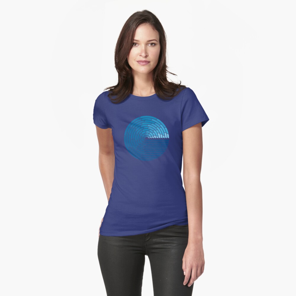 Aperçu de l'œuvre T-shirt moulant créée et vendue par thepapercrane.