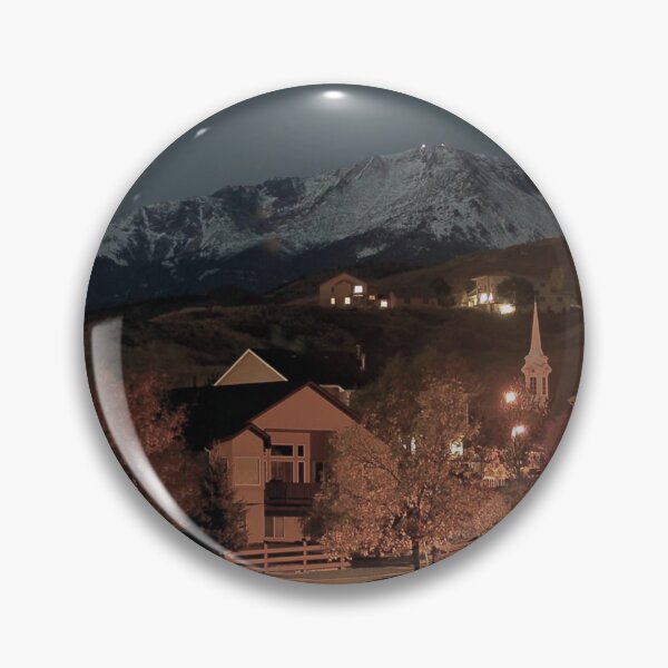 Artikelvorschau, Pikes Peak im Mondlicht mit Herbstfarben entworfen und verkauft von CarefulCaptures.