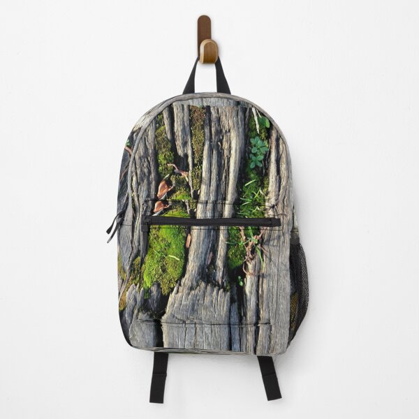 Artikelvorschau, Alter Holzklotz mit Moos entworfen und verkauft von AdioraStore.