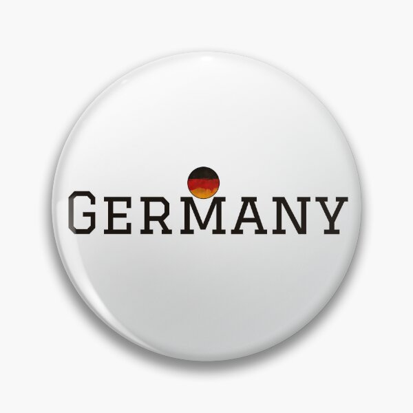Artikelvorschau, WM-Auftakt Fußball Fußball Sport Design mit Retro-Flagge perfektes Geschenk – finden Sie Ihr Ding entworfen und verkauft von Fortified.