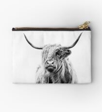 portrait of a highland cow (landscape format) Täschchen