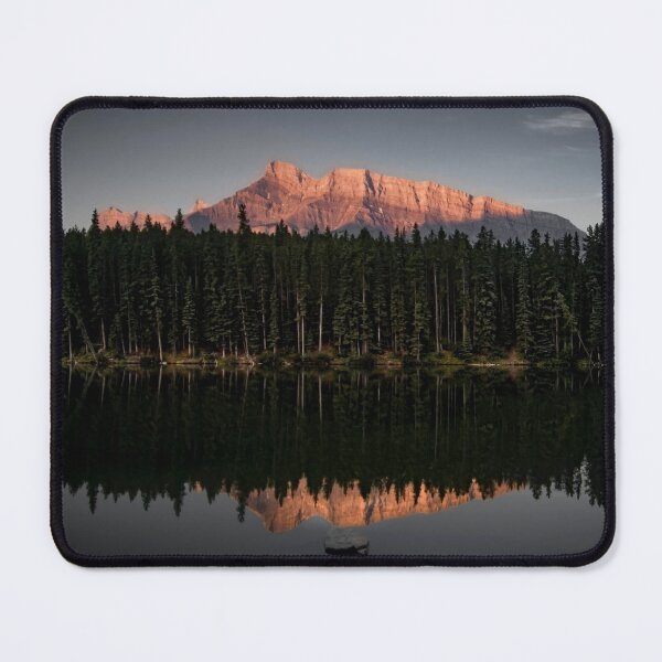 Aperçu de l'œuvre Mount Rundle Reflections créée et vendue par nbrandsberg.
