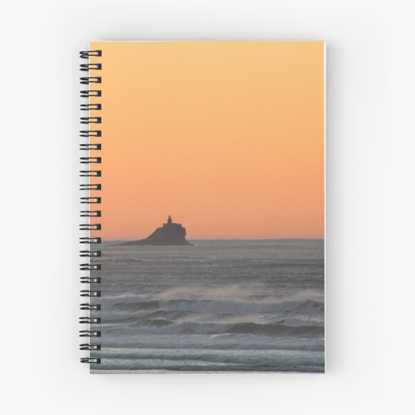 Aperçu de l'œuvre Coucher de soleil sur le phare créée et vendue par EpicView.