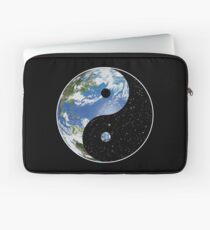 Erde und Raum Yin Yang Symbol Laptoptasche