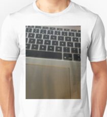 MACBOOK PRO Unisex T-Shirt