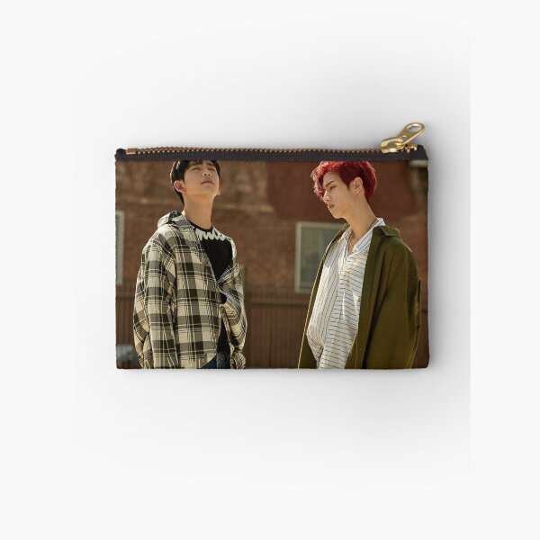Aperçu de l'œuvre jinyoung - marque créée et vendue par yeongwonhikpop.