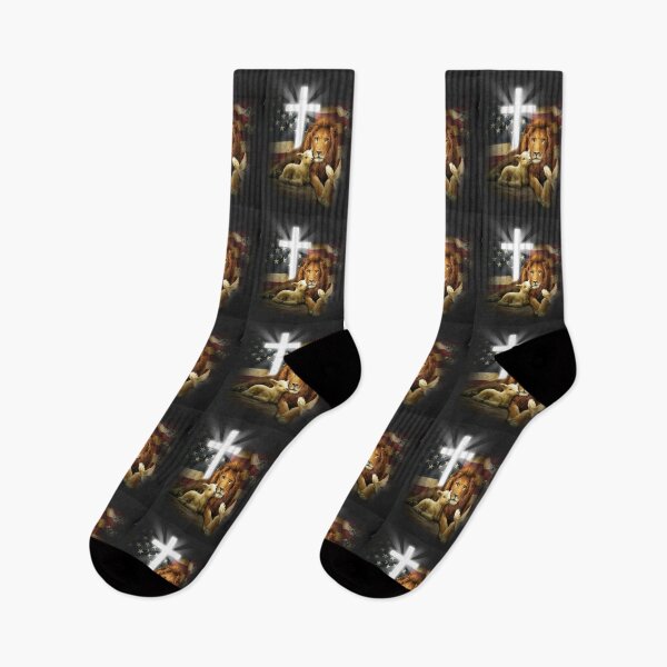 Aperçu de l'œuvre Le Lion Agneau Colombe La Croix Drapeau Américain 2BLK créée et vendue par Rowena Jones.