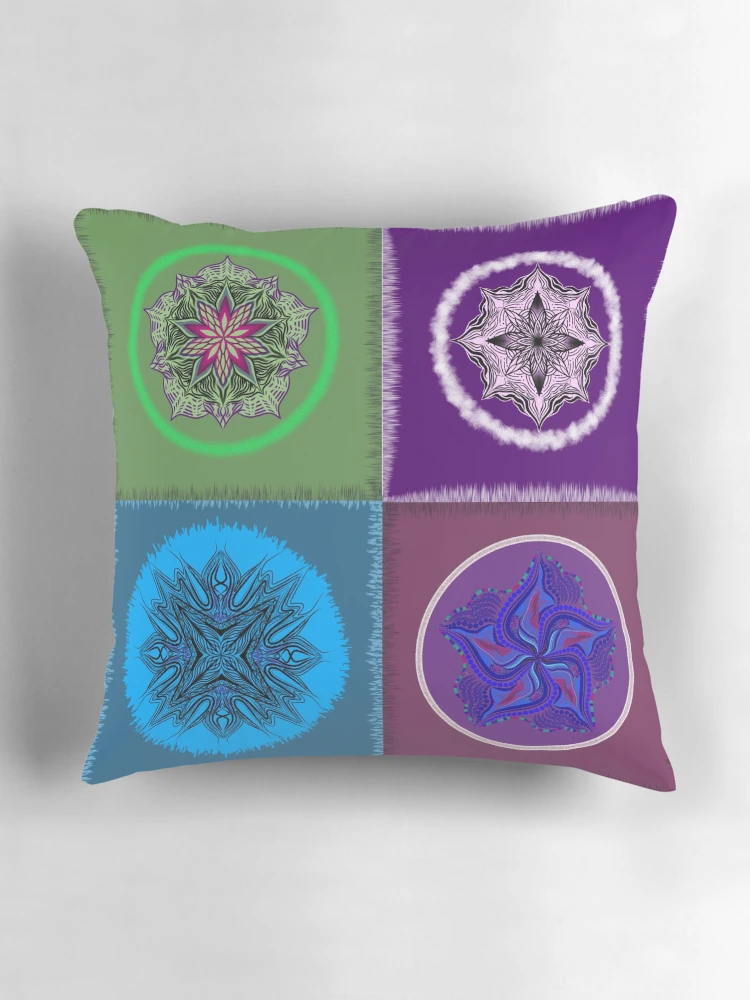 Aperçu 3 sur 4. Coussin avec l'œuvre patchwork créée et vendue par DragonflycreatN.