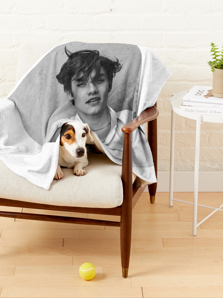 Louis Partridge Soft And Comfortable Warm Fleece Blanket For Sofa