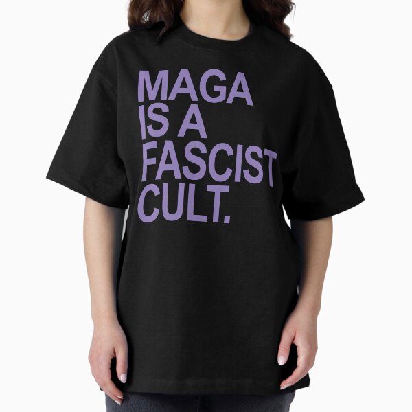 Vista previa del artículo con la obra «MAGA es un culto FASCISTA (lavanda)», diseñado y vendido por Thelittlelord.