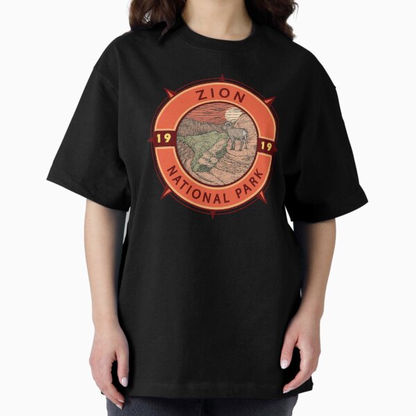 Vista previa del artículo con la obra «Emblema de brújula retro del borrego cimarrón del Parque Nacional Zion», diseñado y vendido por KrisSidDesigns.