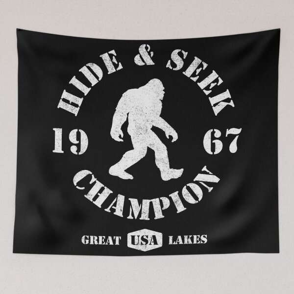 Aperçu de l'œuvre BIGFOOT HIDE ET CHERCHE CHAMPION créée et vendue par ShirtWreck.