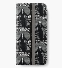 Vinilo o funda para iPhone Morticia Addams: "Normal es una ilusión ..."