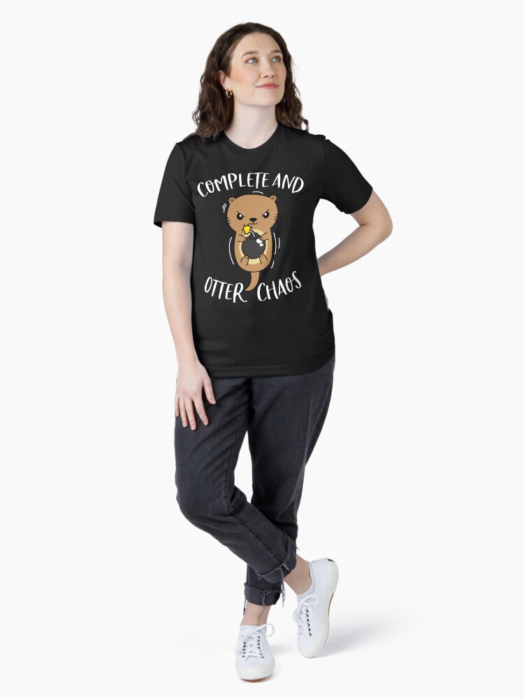 Thumbnail 4 von 7, Essential T-Shirt, Komplettes und Otter Chaos Lustiges süßes Seeotter Wortspiel designt und verkauft von MintedFresh.