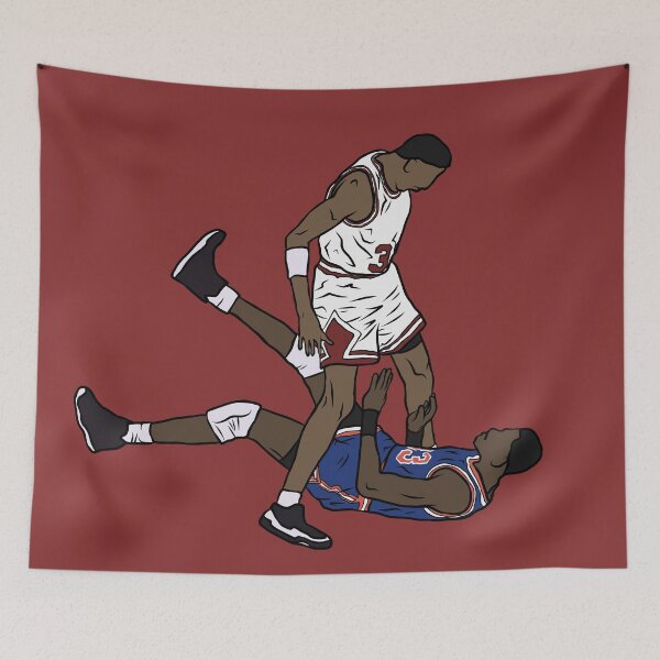 Artikelvorschau, Scottie Pippen steht über Patrick Ewing entworfen und verkauft von RatTrapTees.