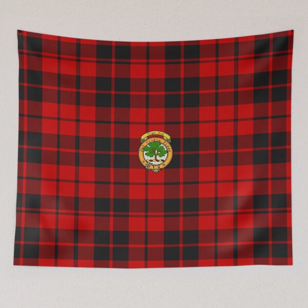 Artikelvorschau, Schottischer Tartan und Wappen des Schweins entworfen und verkauft von BagTown Clans.