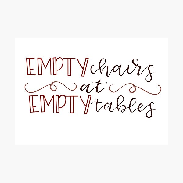 Artikelvorschau, Les Misérables: Leere Stühle an leeren Tischen entworfen und verkauft von amwlettering.