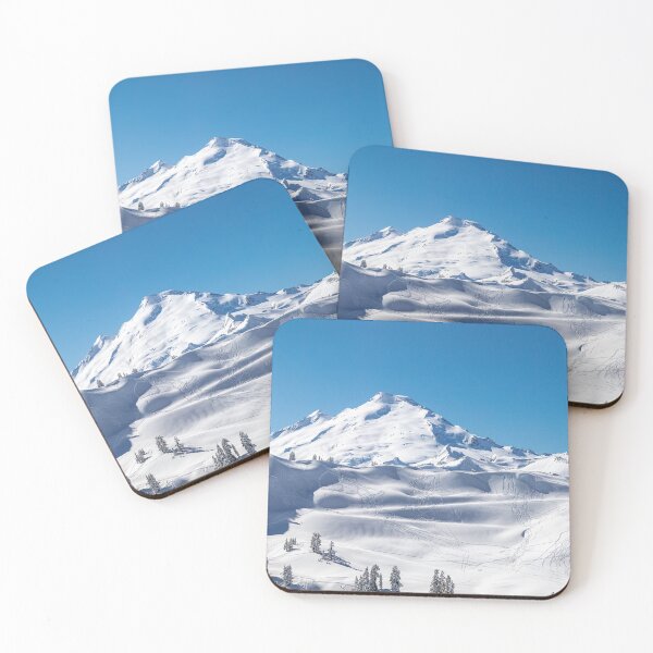 Artikelvorschau, Muster von Ski- und Snowboardspuren im Backcountry-Schnee am Mount Baker entworfen und verkauft von Open Range Studios.
