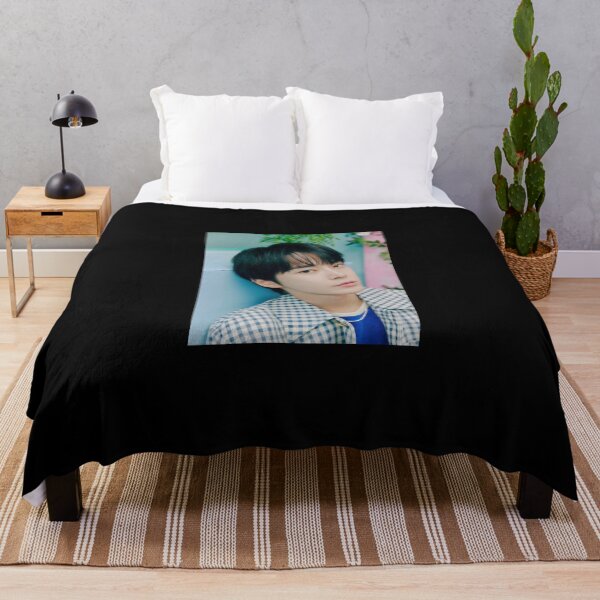 Artikelvorschau, Doyoung Nct 127 Dreamer Racerback Tanktop entworfen und verkauft von siadatnickzu.