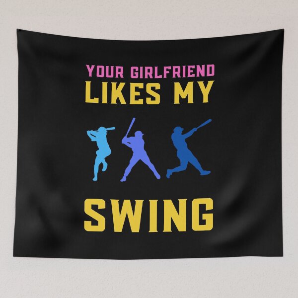 Aperçu de l'œuvre Votre petite amie aime mon swing: Citation rétro drôle de base-ball Softball: Swing Swing! Se balancer!! créée et vendue par MokonoKokoro.