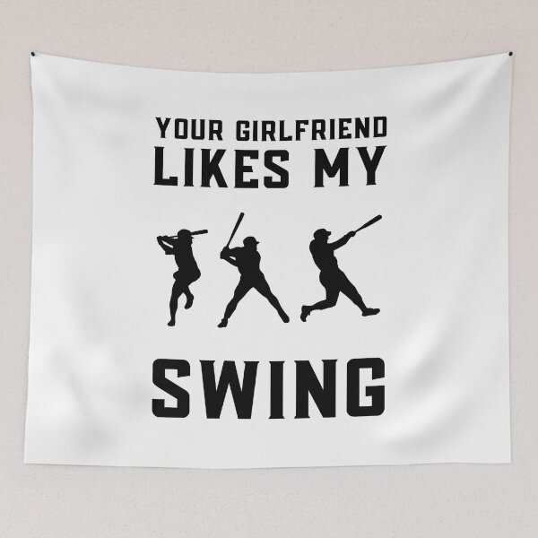 Aperçu de l'œuvre Votre petite amie aime mon swing: Citation rétro drôle de base-ball Softball: Swing Swing! Se balancer!! créée et vendue par MokonoKokoro.
