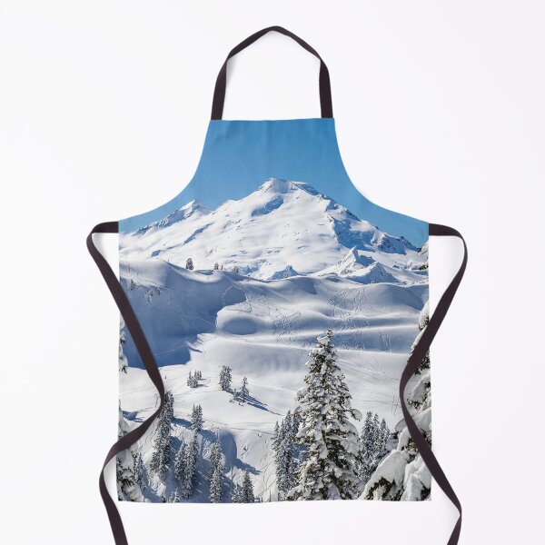 Artikelvorschau, Mt Baker Backcountry umrahmt von schneebedeckten Bäumen entworfen und verkauft von Open Range Studios.
