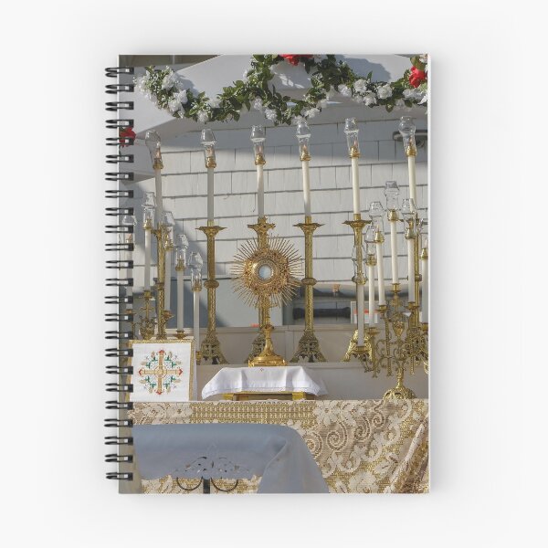 Artikelvorschau, Monstranz und Altar bei der Segnung entworfen und verkauft von Shalone Cason.