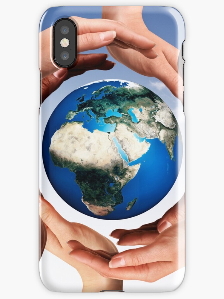 Coque Iphone Mains Multiraciales Faisant Un Cercle Ensemble Autour Du Globe Photo Art Photo Imprimer Par Artnudephotos Redbubble