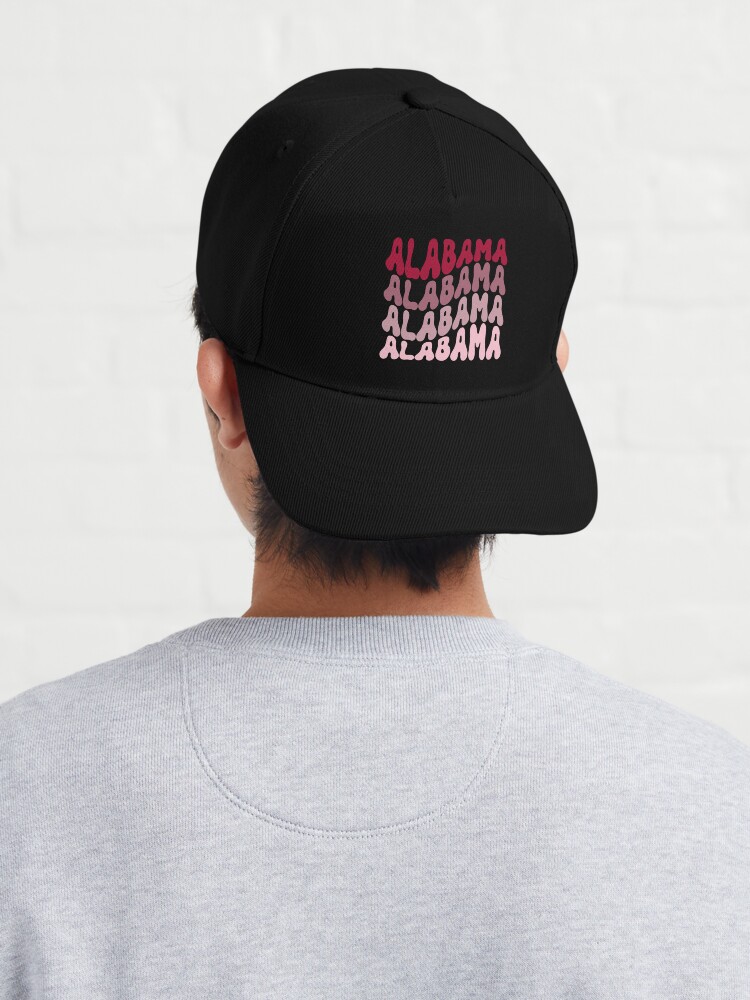 Casquette for Sale avec l'œuvre « Alabama Retro empilé » de l'artiste  van-dal