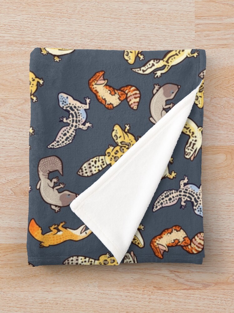 Alternate view of chub geckos in dark grey Throw Blanket