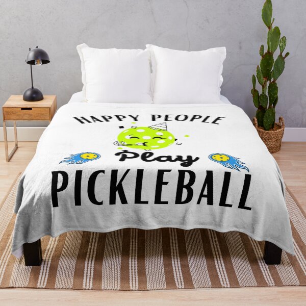 Artikelvorschau, Glückliche Menschen spielen Pickleball | Lustiger Spruch entworfen und verkauft von BopleDesigns.