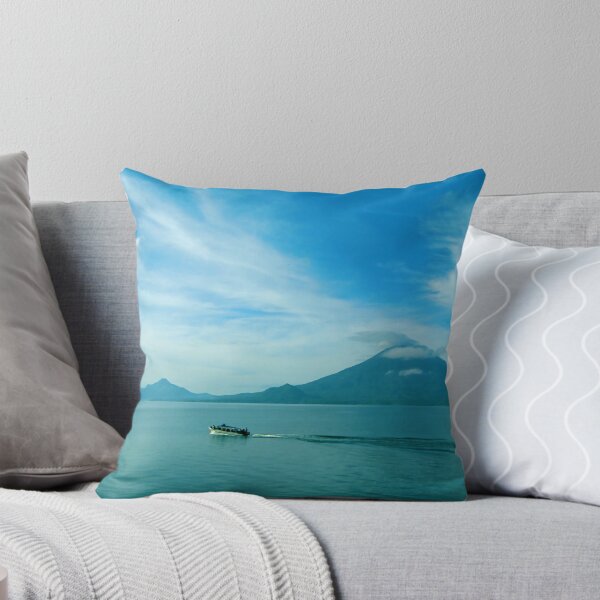 Aperçu de l'œuvre Cruisin 'Atitlan créée et vendue par Valerie Rosen Photography.
