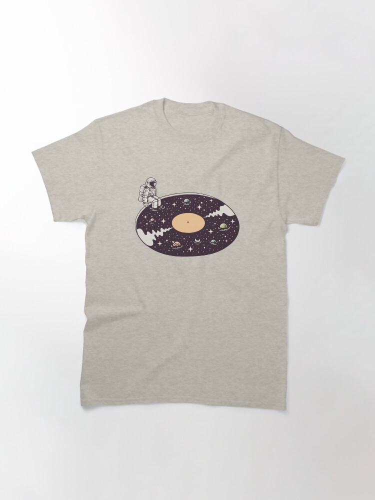 Imagen 3 de 7, Camiseta clásica con la obra Sonido cósmico, diseñada y vendida por buko.