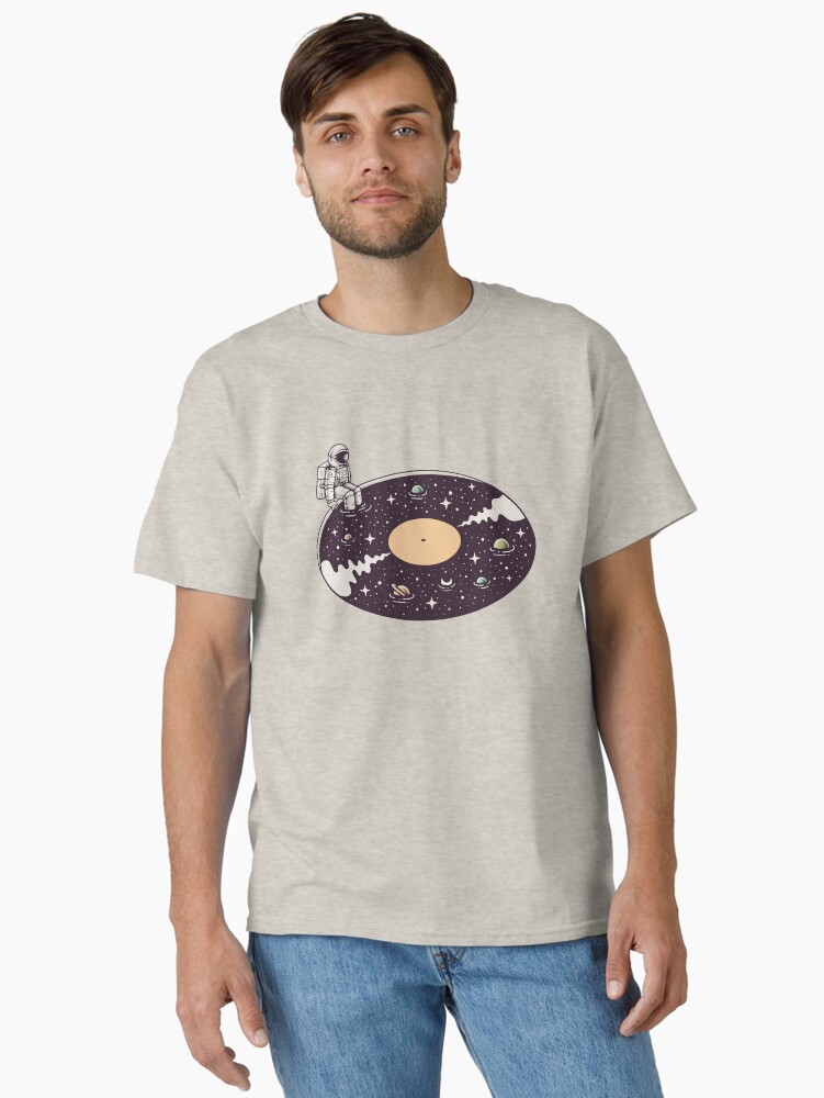 Imagen 1 de 7, Camiseta clásica con la obra Sonido cósmico, diseñada y vendida por buko.