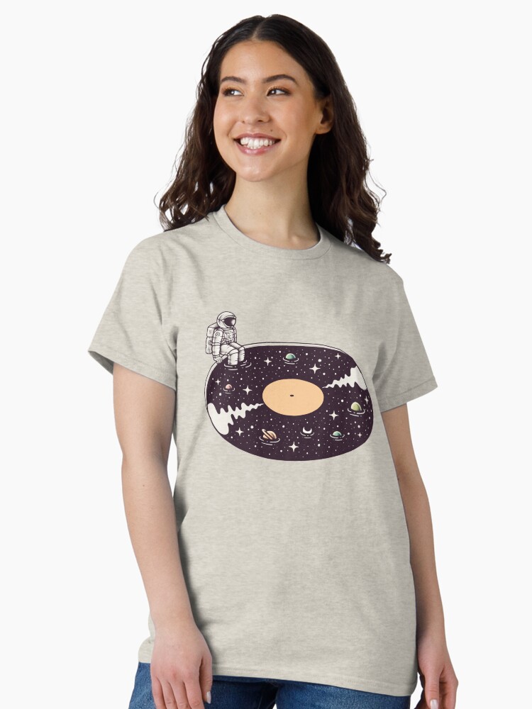 Imagen 2 de 7, Camiseta clásica con la obra Sonido cósmico, diseñada y vendida por buko.