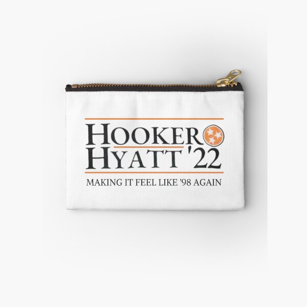Artikelvorschau, HOOKER ΗΥΑΤΤ 22 DAMIT ES SICH WIEDER WIE 1998 FÜHLT Fußballspiel entworfen und verkauft von ExcitedMood.