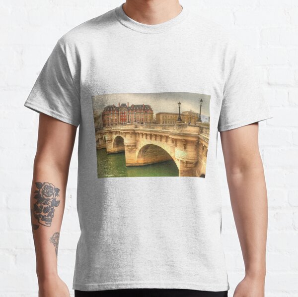 Pont Neuf & a beautiful Paris building Classic T-Shirt