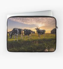 Kühe in einem Feld Laptoptasche