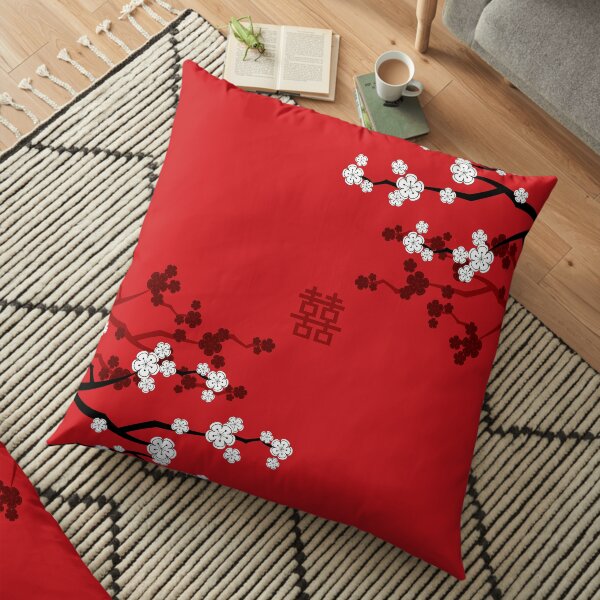 Fleurs de cerisier orientales blanches sur le double bonheur de mariage rouge et chinois | Sakura japonais © fatfatin Coussin de sol