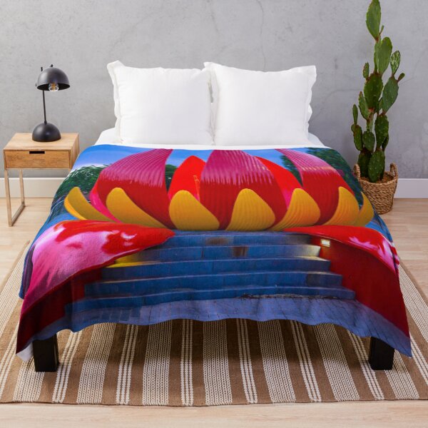 Item preview, Lirio rojo y amarillo n.° 2 recientemente renovado - Bendigo, Victoria designed and sold by Steven Jodoin.