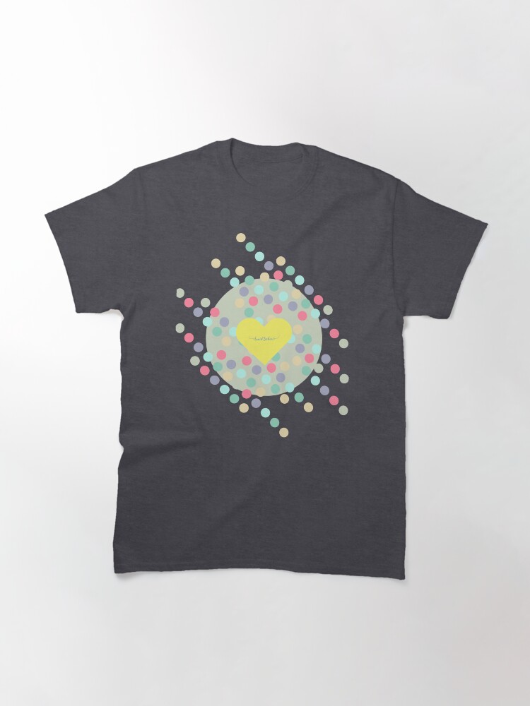 Imagen 3 de 7, Camiseta clásica con la obra Corazón en explosión, diseñada y vendida por AnaidZahori.