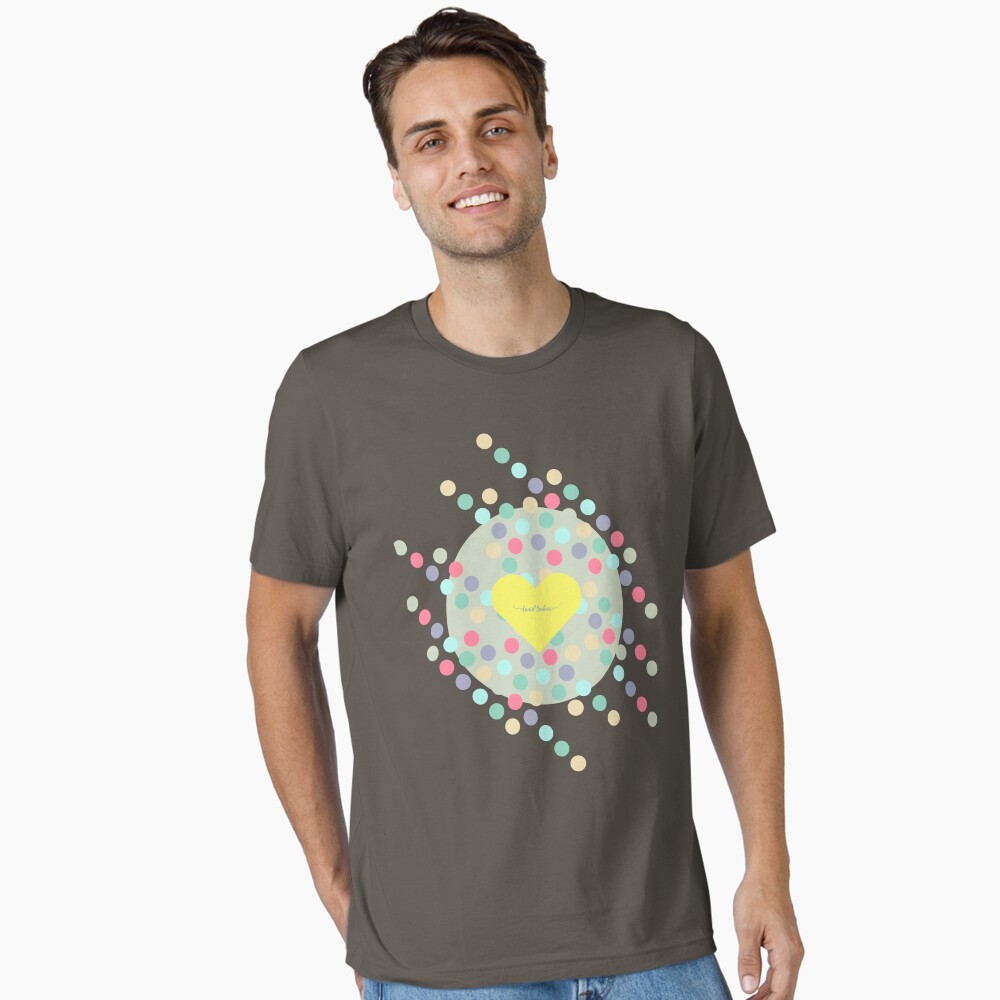 Vista previa del artículo con la obra «Camiseta esencial», diseñado y vendido por AnaidZahori.
