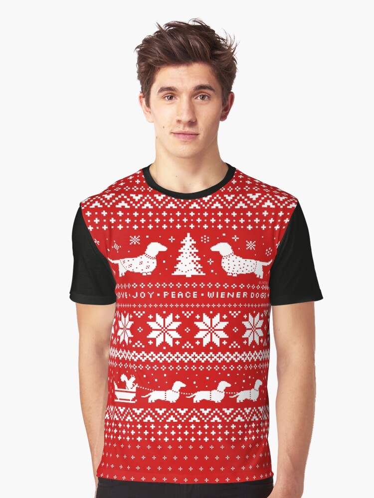Thumbnail 1 von 5, Grafik T-Shirt, und Hunde, die einen Schlitten mit einem Eichhörnchen ziehen. designt und verkauft von ShortCoffee.