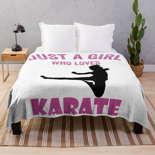 Artikelvorschau, Nur ein Mädchen, das Karate-T-Shirts liebt, nur ein Mädchen, das Karate-Leggings liebt, nur ein Mädchen, das Karate-Seesäcke liebt, nur ein Mädchen, das Karate-Wasserflaschen liebt entworfen und verkauft von Poussyarts.