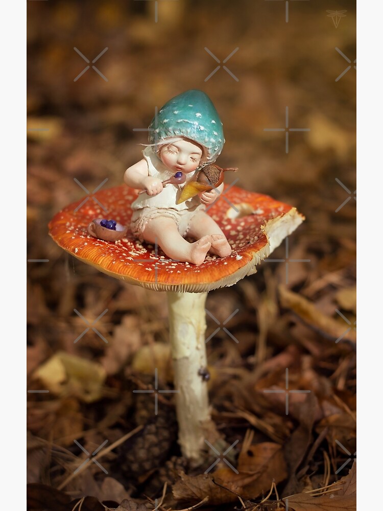 Carte de vœux for Sale avec l'œuvre « Fée aux champignons verts mangeant du  pudding aux mûres (sculpture) » de l'artiste Verianae's Mythical Creatures