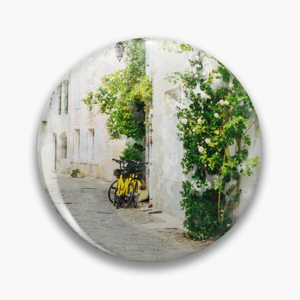 Artikelvorschau, Aquarell einer Gasse auf der Ile de Ré entworfen und verkauft von FotoMahieu.
