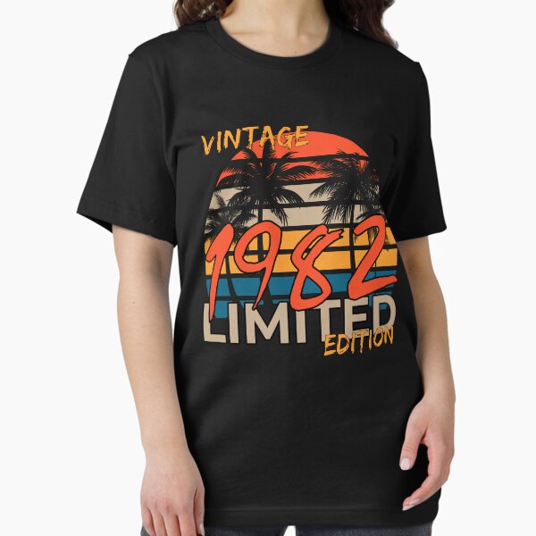 Artikel-Vorschau von Vintage Palm Sunset 1982, limitierte Auflage, Geburtstagsgeschenkidee, designt und verkauft von Kipcio.